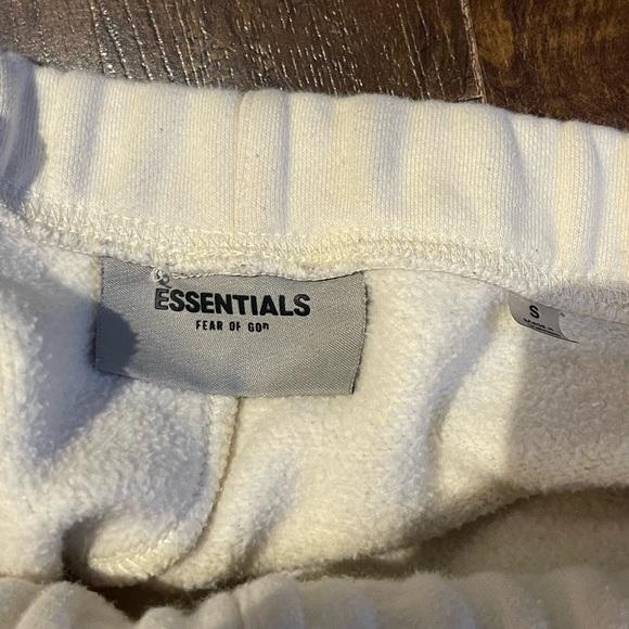 Essentiel short Cream - Picture 3 of 3